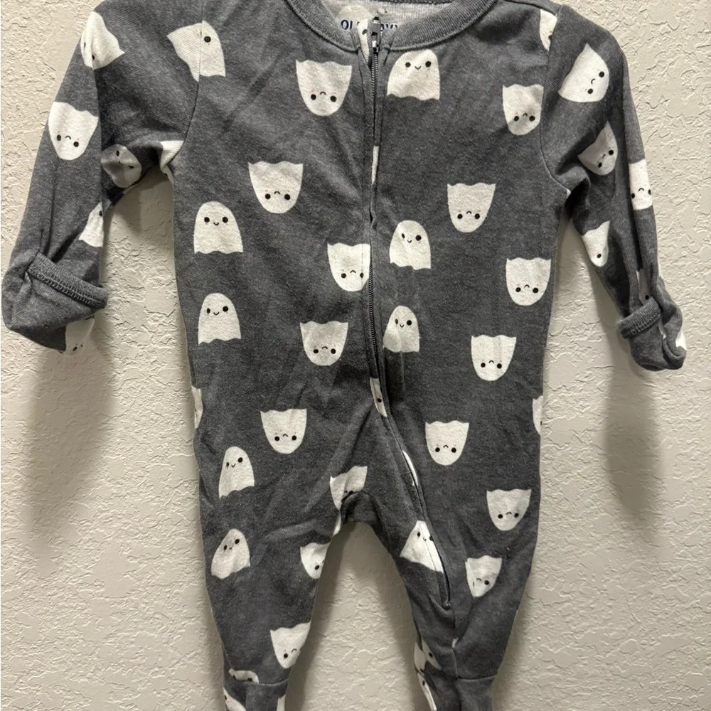 Old Navy Gray and White Footie Pajama with Cute Ghost Faces Size 0/3M